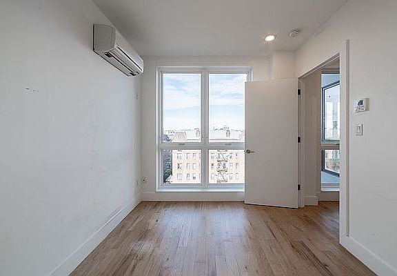 3rd image of 204 Linden Blvd #2F