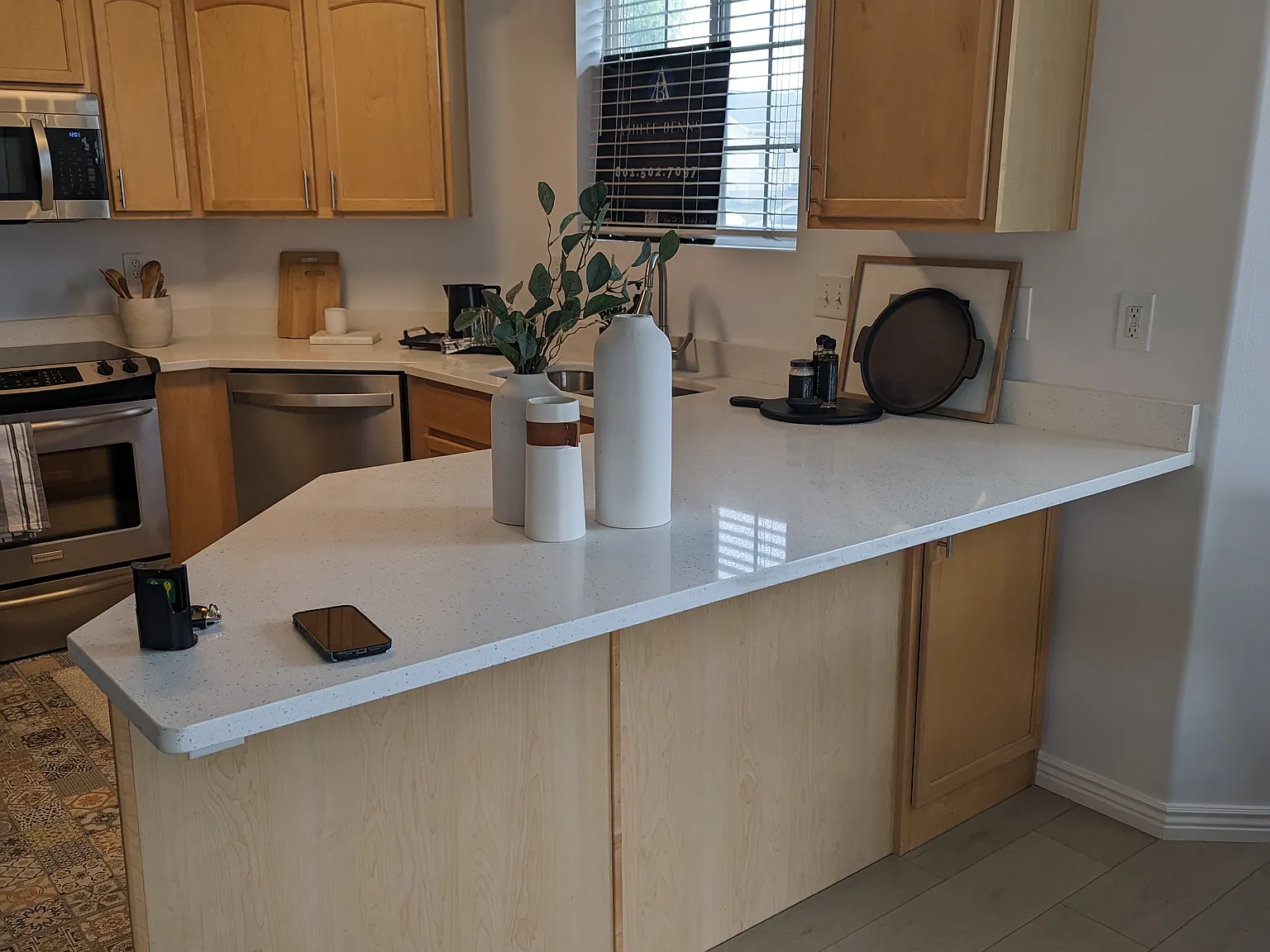 3 bed, 2.0 bath, 1273 sqft, $2,100 — Photo 3