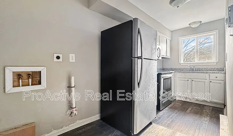 121 W 32nd St #1 — Photo 5