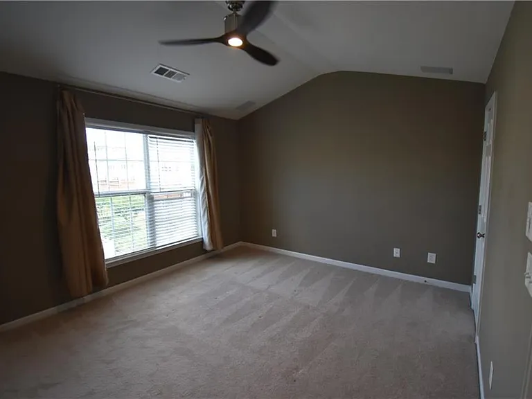 1002 Thornborough Dr — Photo 12