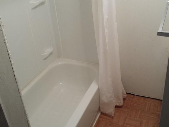 downstairs tub/shower