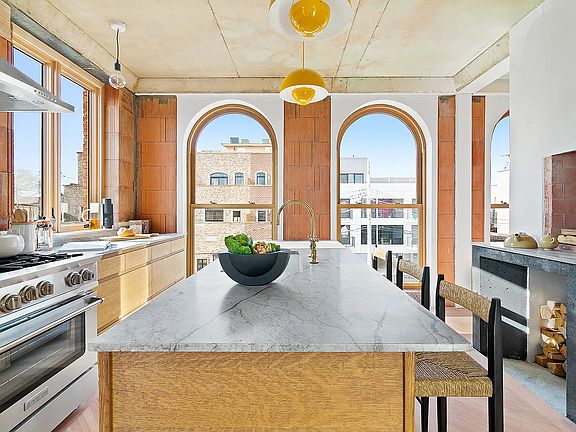 4th image of 96 King St #2