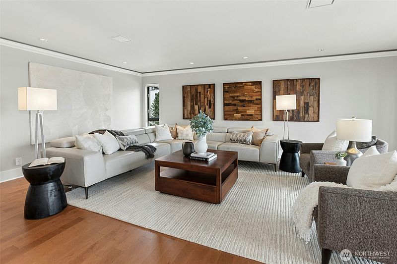 2nd image of 320 Melrose Avenue E #704