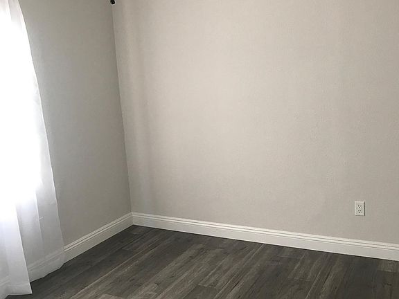 3rd image of 808 Blades St #3