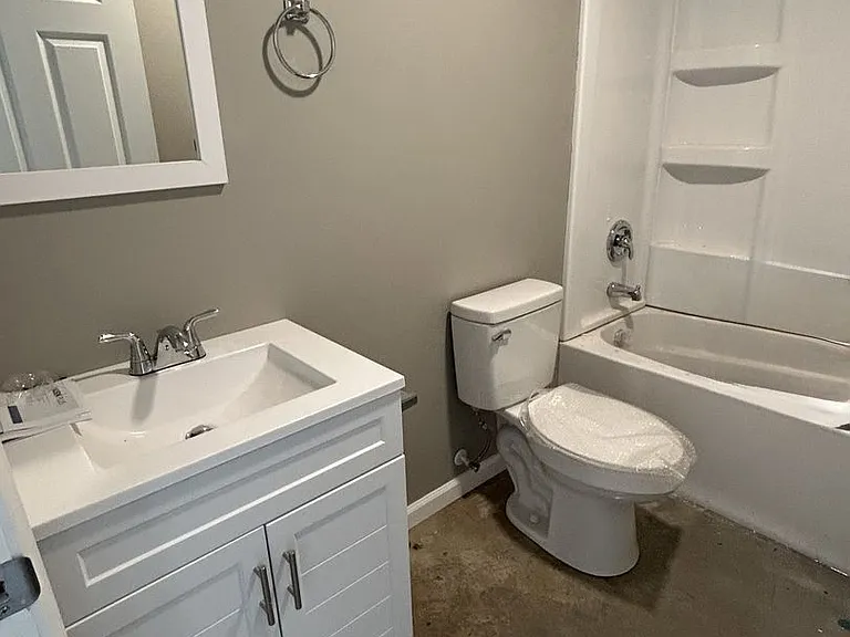 518 E Monroe St — Photo 5