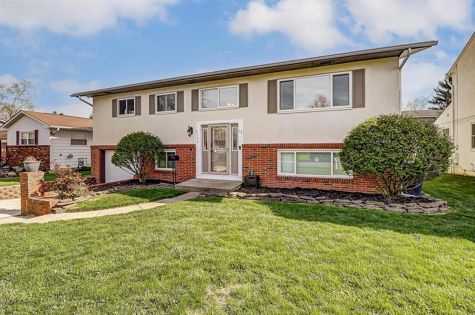3155 Kingswood Dr photo 1