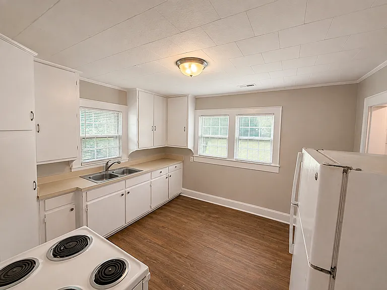 406 Somers Ave — Photo 8