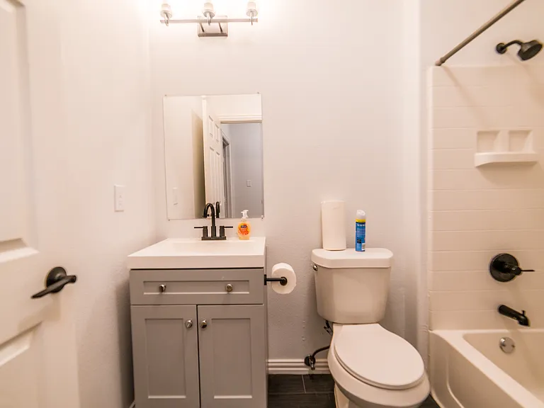 Downstairs full bathroom
