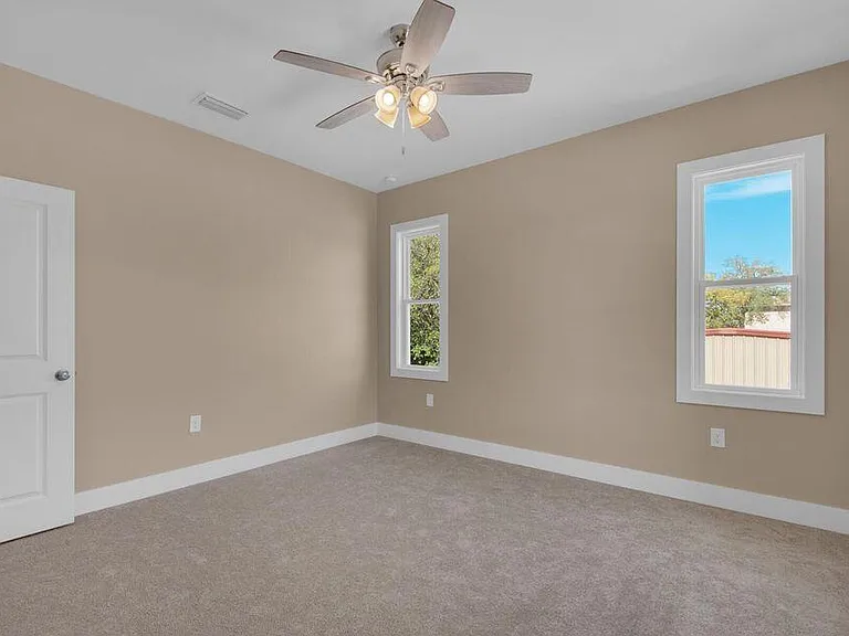 431 Adams Ave — Photo 14