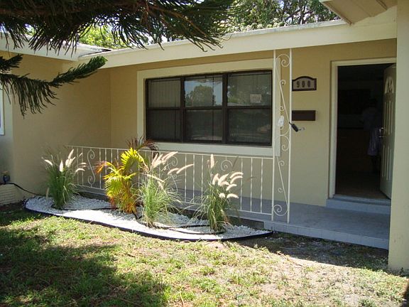 3rd image of 900 E Dayton Cir