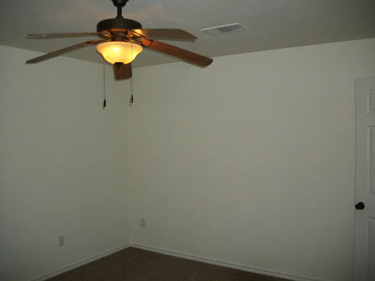 715A N Pecan St — Photo 24