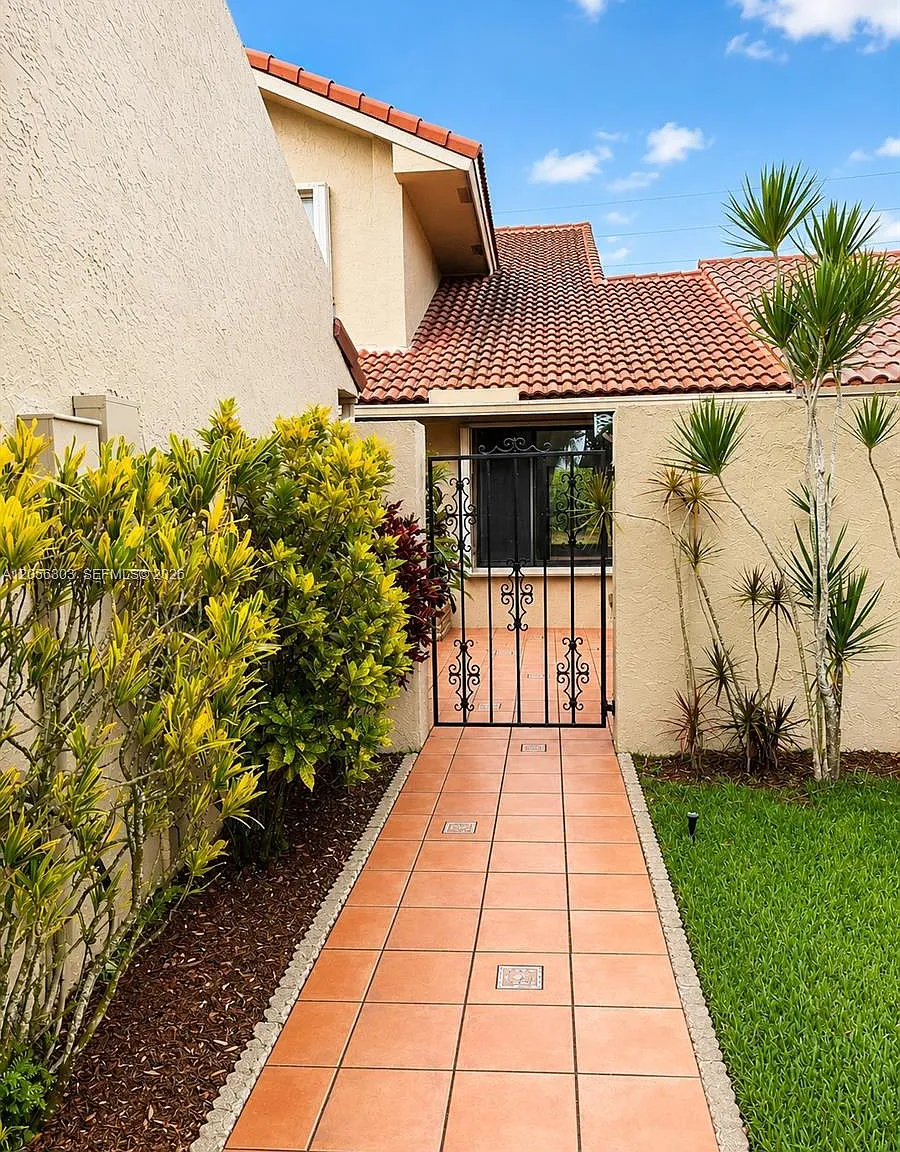 Patio Villas Section One — Photo 4