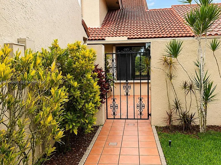613 Patio Village Way — Photo 4