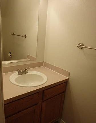 4th image of 2816 D Pl SE APT B