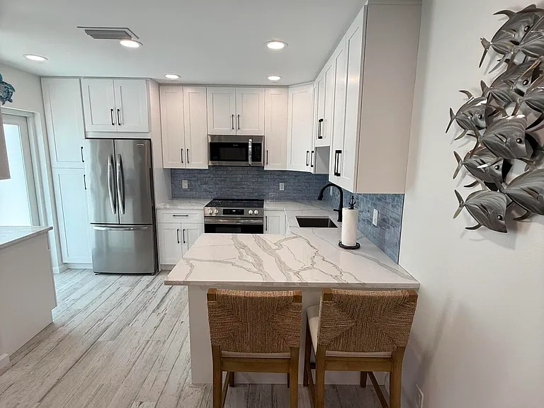 370 Wilma Cir #6 — Photo 6