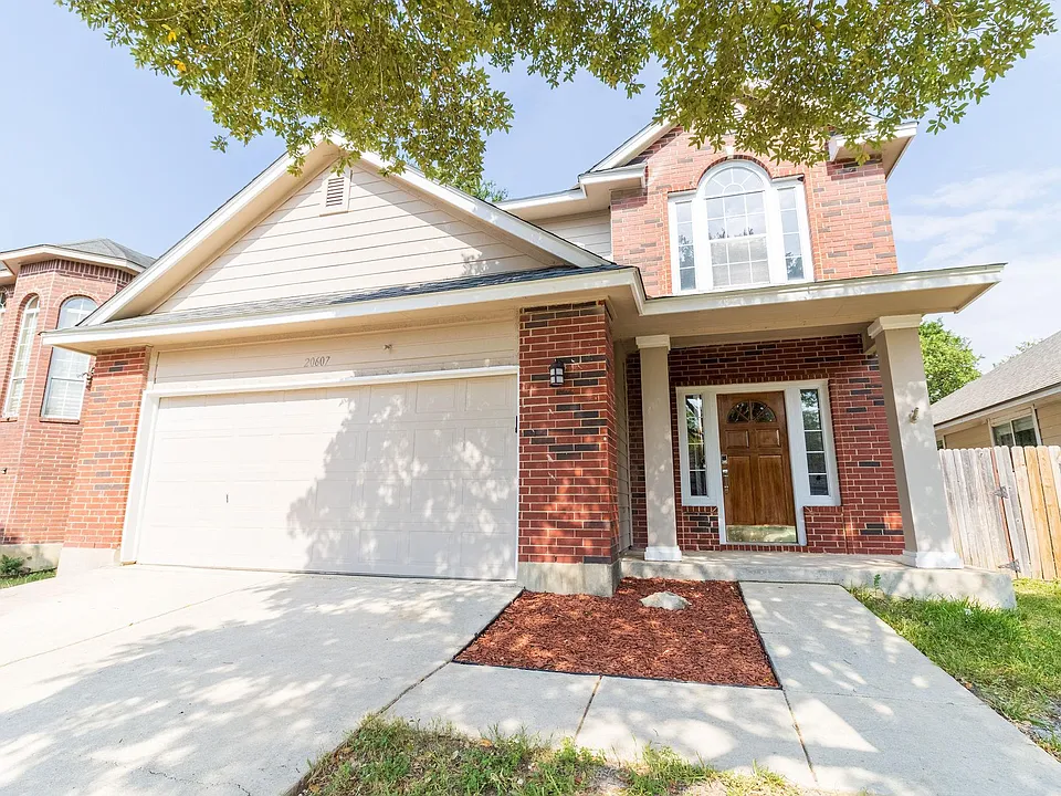 20607 Gathering Oak