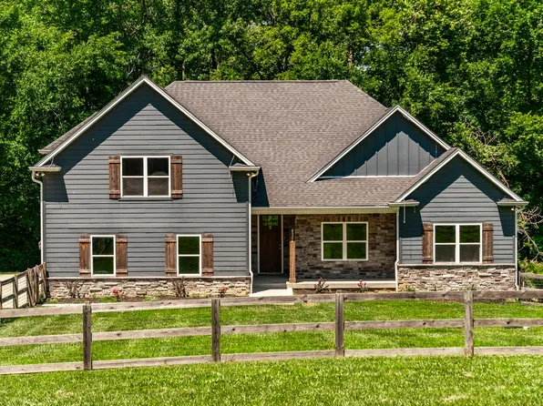 8326 Betts Rd, Greenbrier, TN 37073