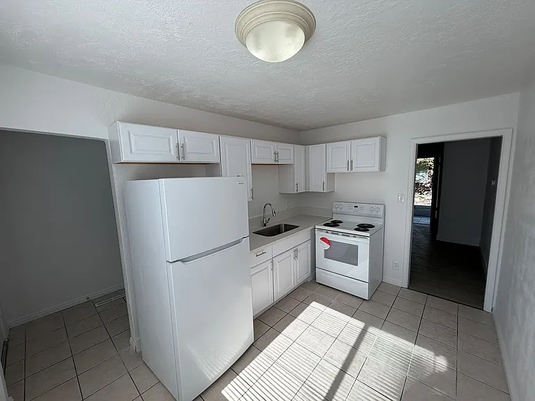 1154-1156 Brooklyn Ave — Photo 5