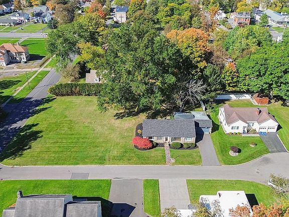 3rd image of 1 Regent Ct