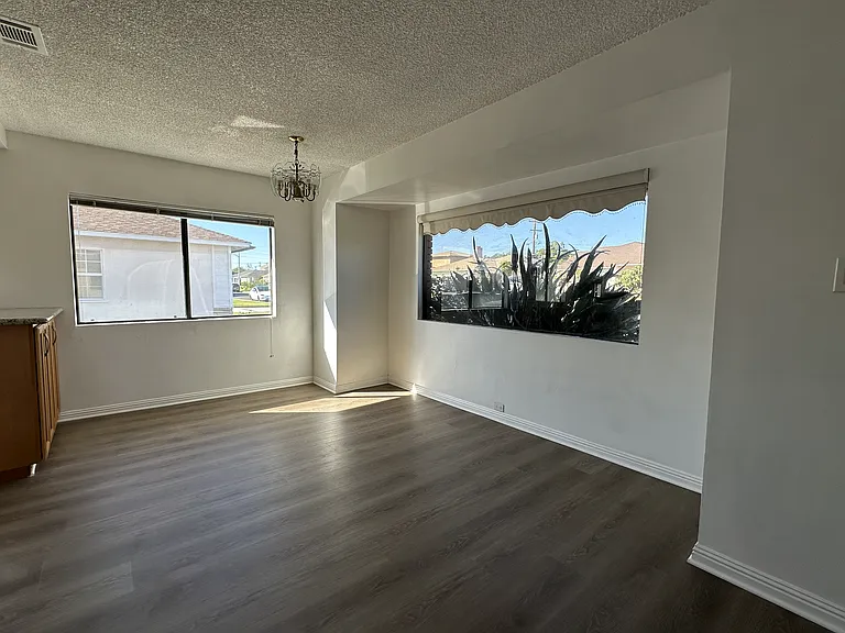 404 W Andrix St — Photo 2