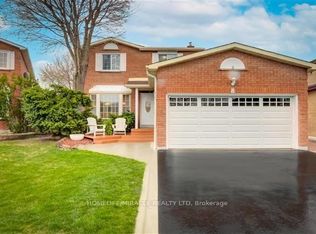 8 Willowcrest Ct, Brampton, ON L6X3K9