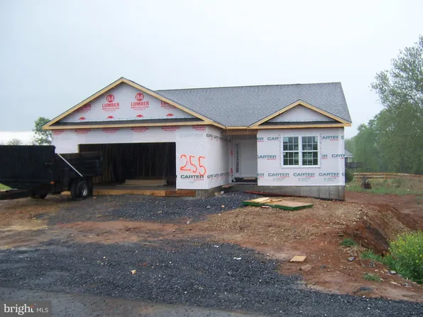 290 Hannah Ln, Bunker Hill, WV 25413