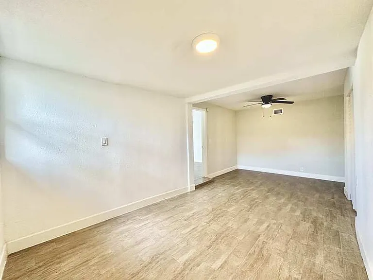 2928 W Elrod Ave — Photo 16