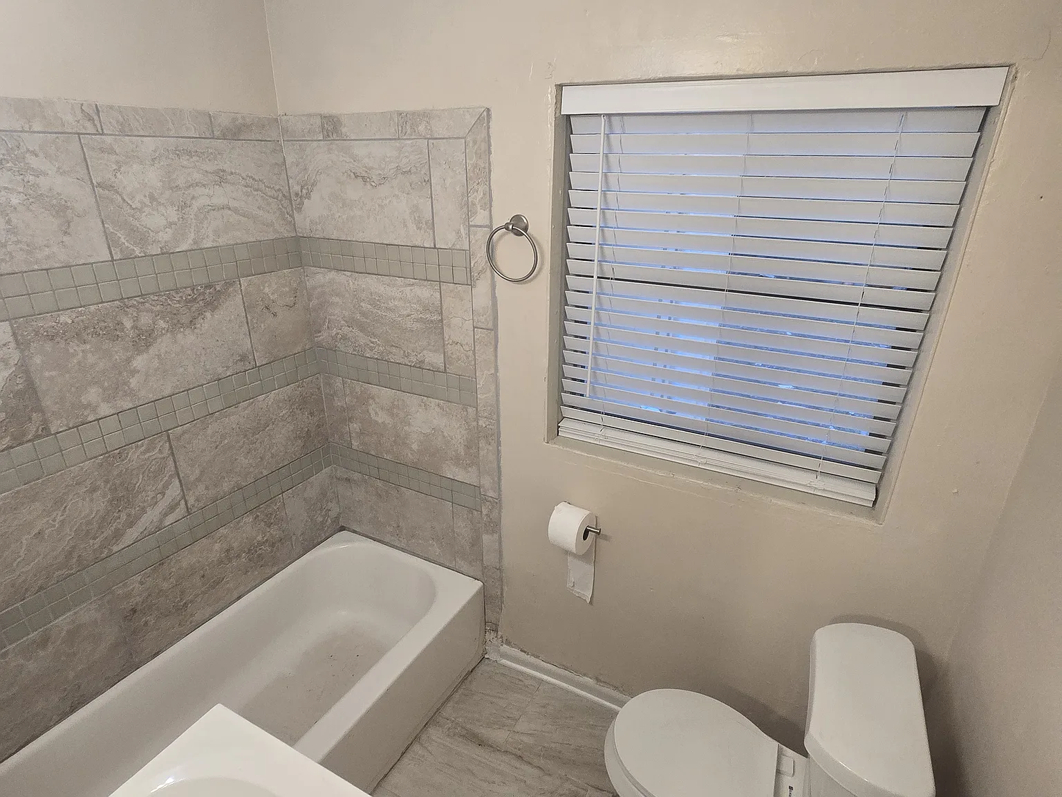 3 bed, 950 sqft, $1,700 — Photo 4