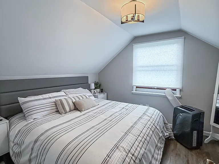555 Kemmerer Rd — Photo 3