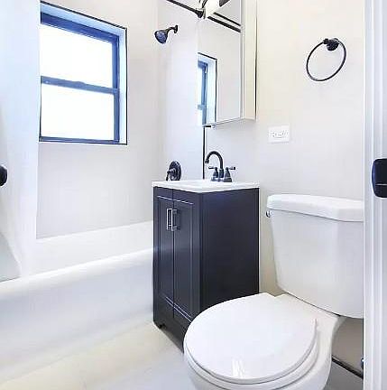 4th image of 2958 N Damen Ave #3C