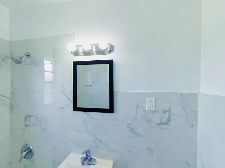 Centrally Located Gated Property Just Outside of Downtown Miami — Photo 26