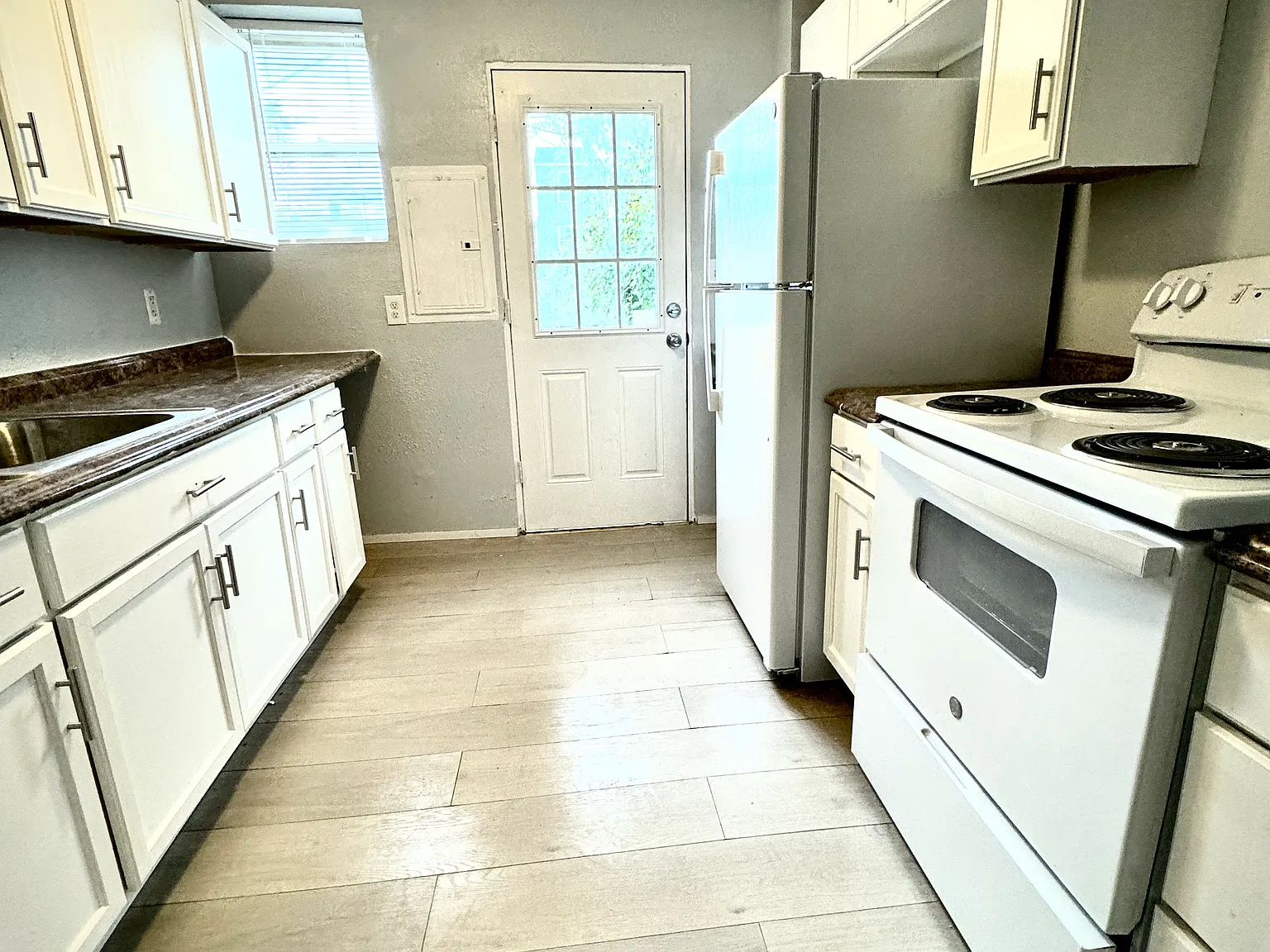 3 bed, 1500 sqft, $2,300 — Photo 4