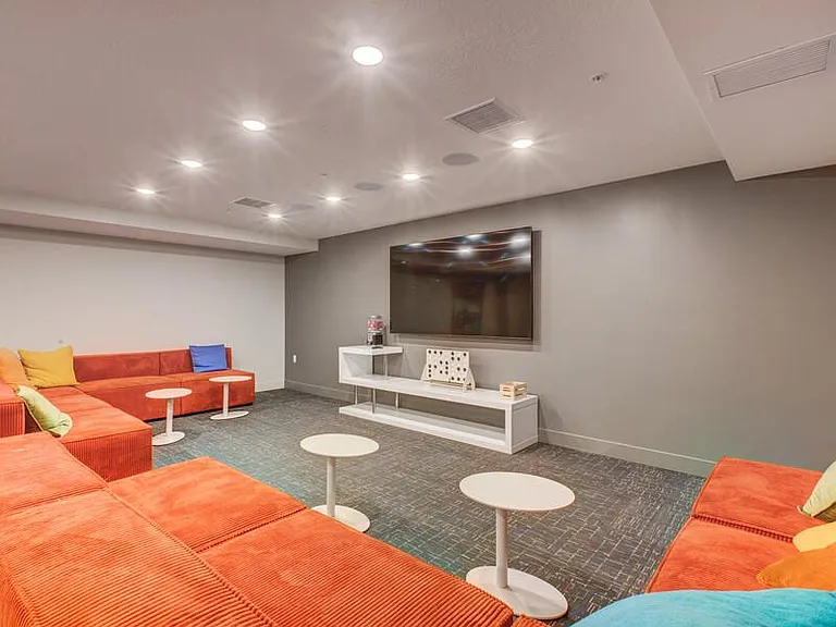 21LUX Apartments — Photo 15