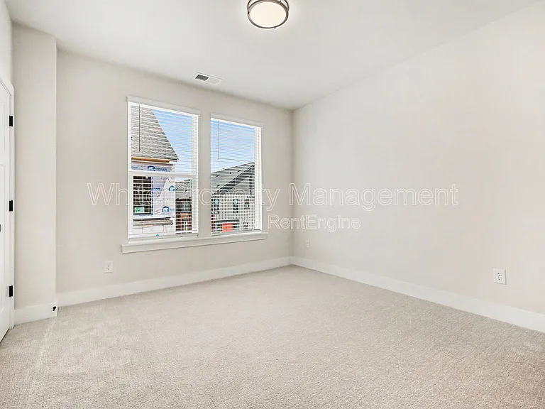 2146 N Graham St — Photo 15