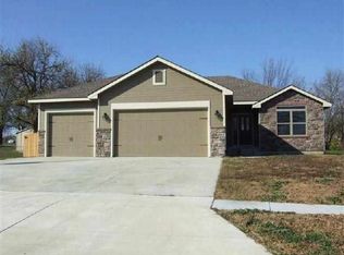4435 SE Stone Creek Rd, Topeka, KS 66609