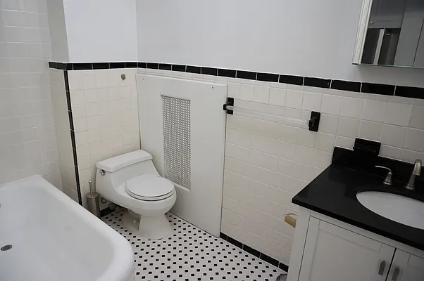 Rented by Verdi Square Realty | media 6