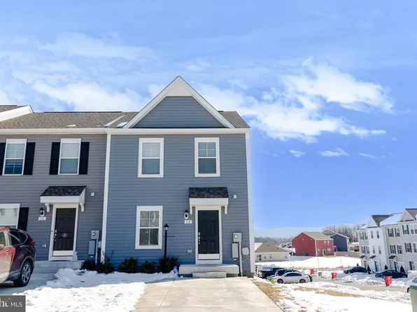 12 Orchard Green Dr, Charles Town, WV 25414