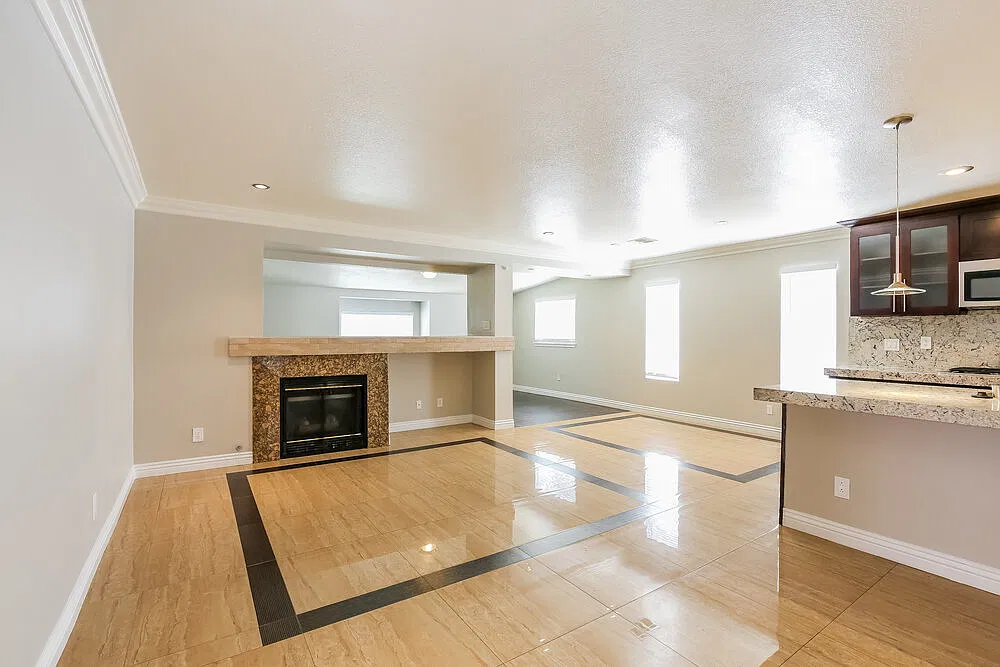 3 bed, 2.0 bath, 1379 sqft, $2,000 — Photo 3