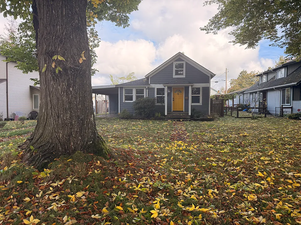 568 G St