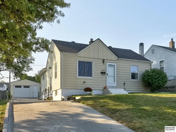 5829 Elm St, Omaha, NE 68106