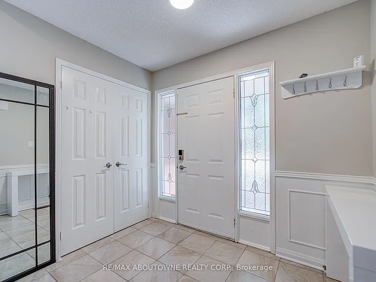 1273 Blackthorn Pl — Photo 4