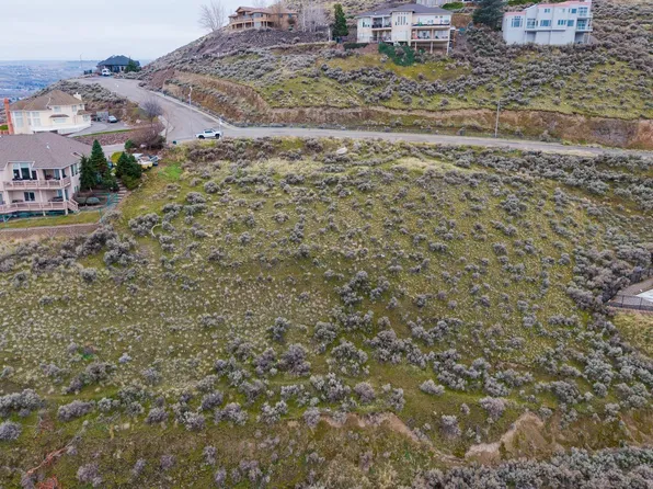 200 Meadow Hills Dr, Richland, WA 99352