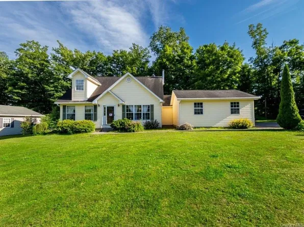 25 Rosewood Ln, Wurtsboro, NY 12790