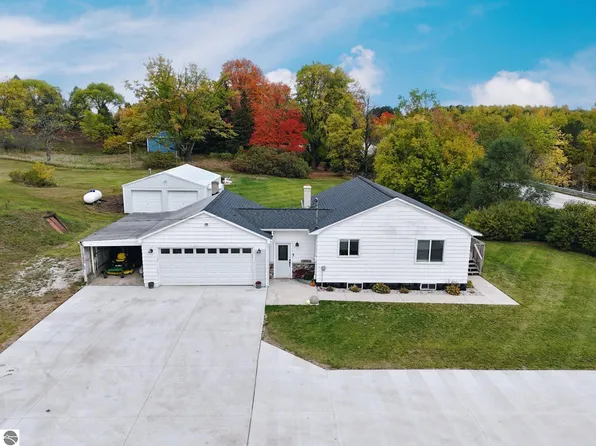 521 N 1st St, Buckley, MI 49620