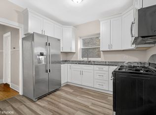 4831 W Roscoe St #2, Chicago, IL 60641