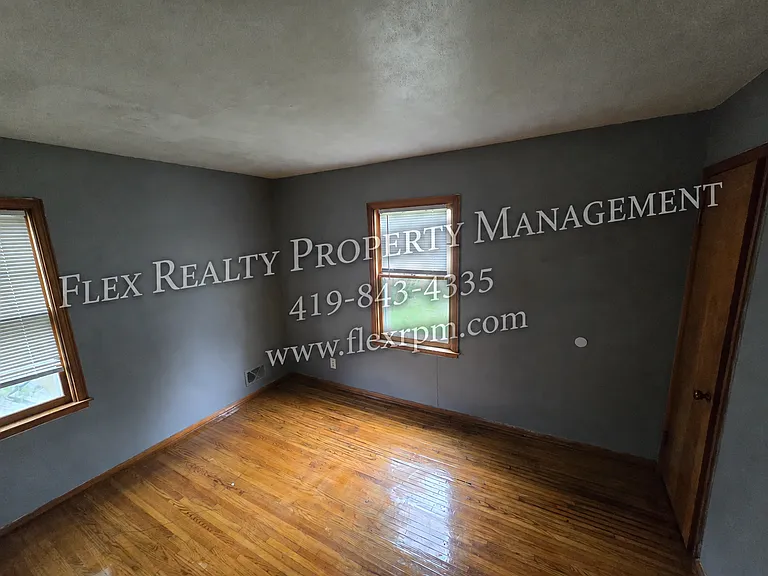 3901 Leybourn Ave — Photo 4
