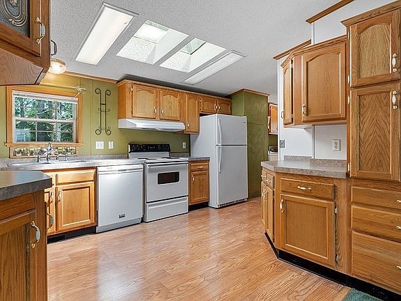 5th image of 91 Earl Dr