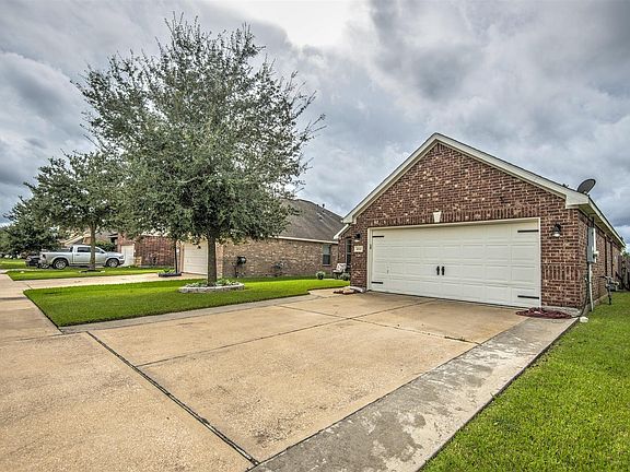 3rd image of 4610 Meadow Way Dr