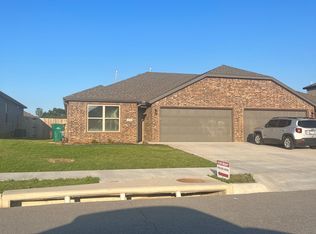 450 Red Robin St, Centerton, AR 72719