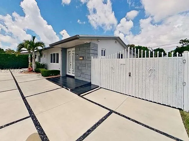 4 bed, 2.0 bath, 1740 sqft, $5,000 — Photo 2